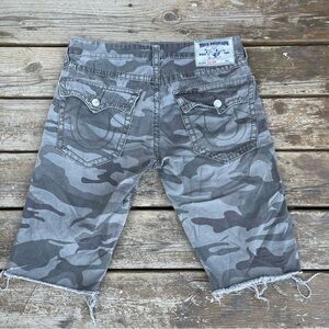 True Religion Men's Camouflage Shorts Gray Size 33